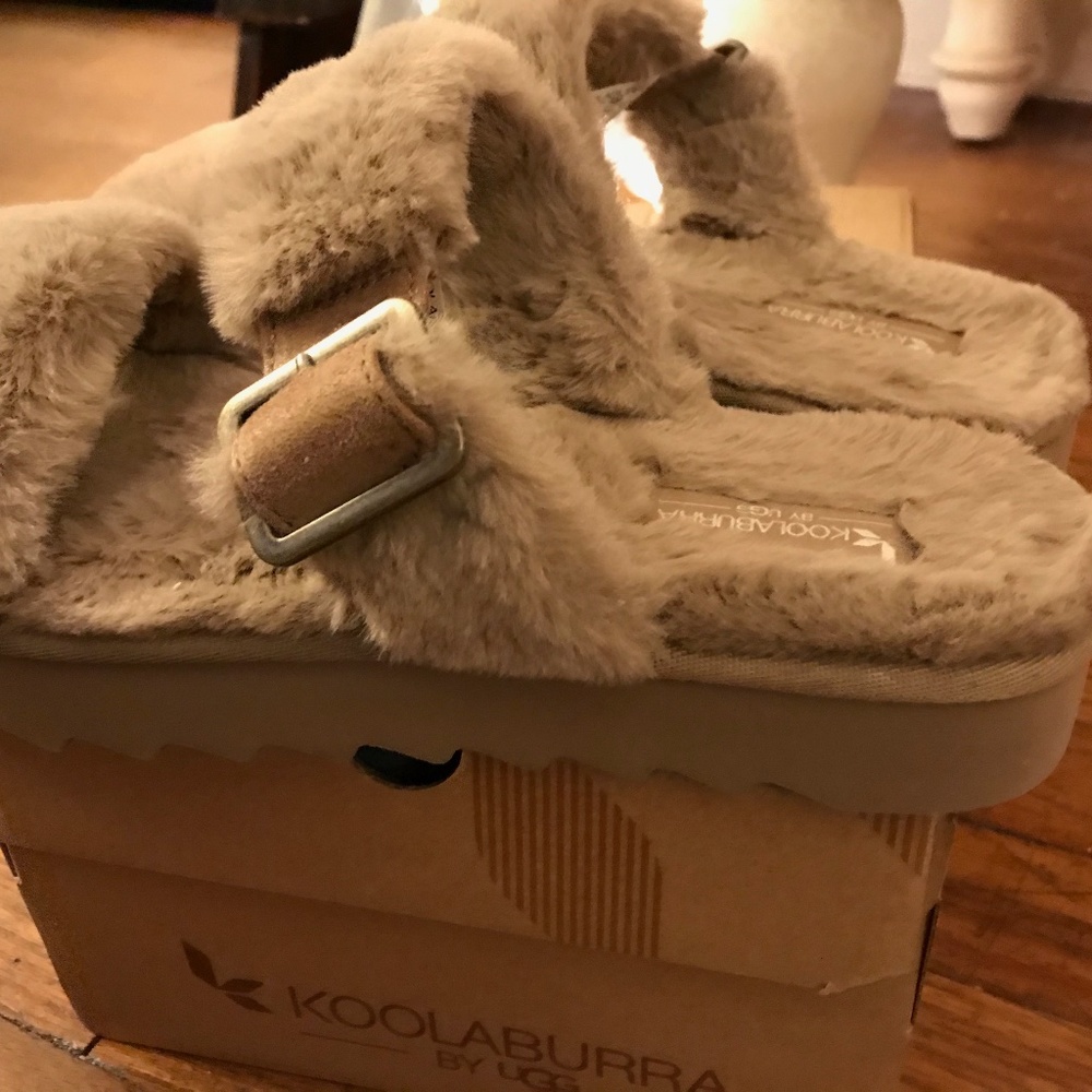 Koulaburra by Ugg fur sandal, Size 9